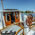Yacht - Boat - Pedal Boat, Motorboat Free ספינת מלון