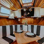 Yacht - Boat - Pedal Boat, Motorboat Free Botel *