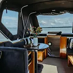 ספינת מלון Yacht - Boat - Pedal Boat, Motorboat Free