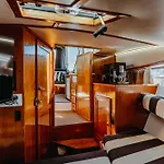 Yacht - Boat - Pedal Boat, Motorboat Free ספינת מלון *
