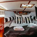 ספינת מלון Yacht - Boat - Pedal Boat, Motorboat Free
