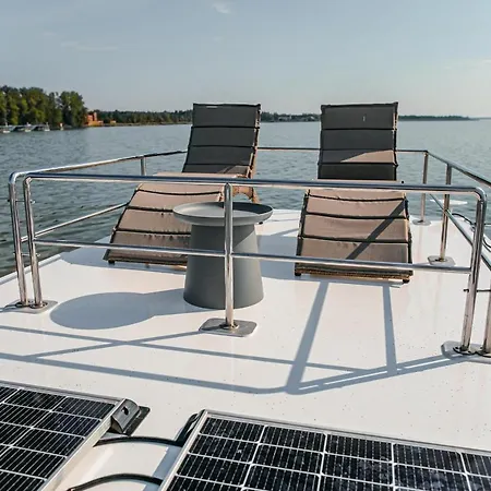 ספינת מלון Yacht - Houseboat - Pedal Boat, Motorboat Free