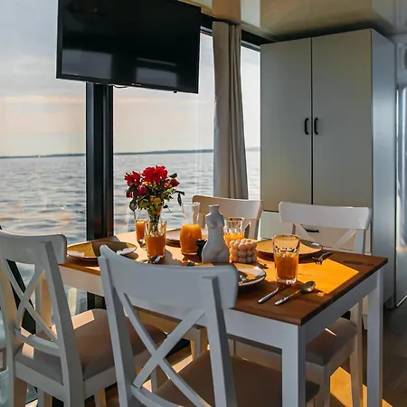 Yacht - Houseboat - Pedal Boat, Motorboat Free * מיילנו