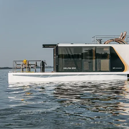 Yacht - Houseboat - Pedal Boat, Motorboat Free * מיילנו