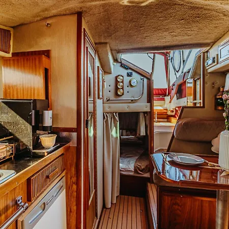 Yacht - Boat - Pedal Boat, Motorboat Free Botel Mielno (Koszalin)