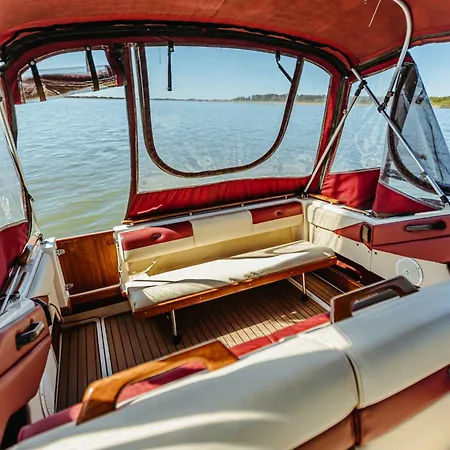 Yacht - Houseboat - Pedal Boat, Motorboat Free * מיילנו