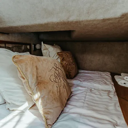 Yacht - Houseboat - Pedal Boat, Motorboat Free Botel *