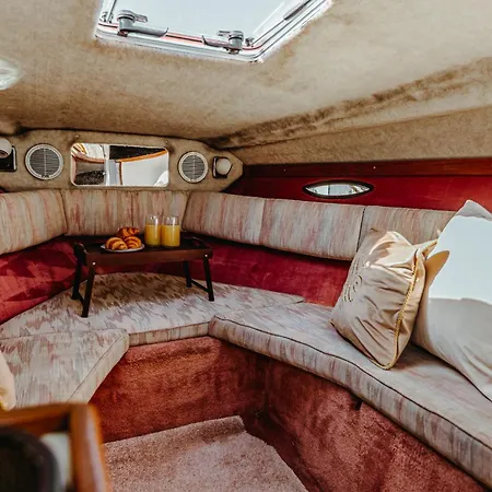 Yacht - Houseboat - Pedal Boat, Motorboat Free Botel Mielno