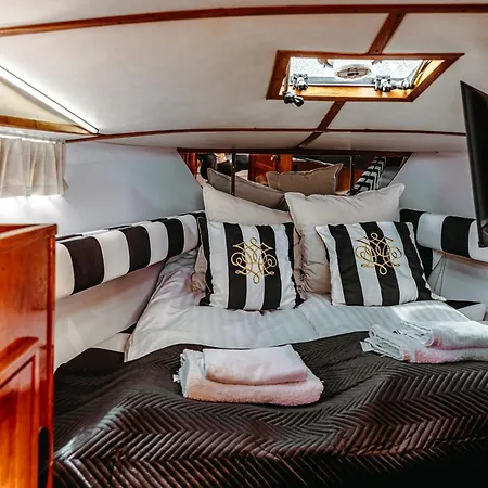 Botel Yacht - Boat - Pedal Boat, Motorboat Free