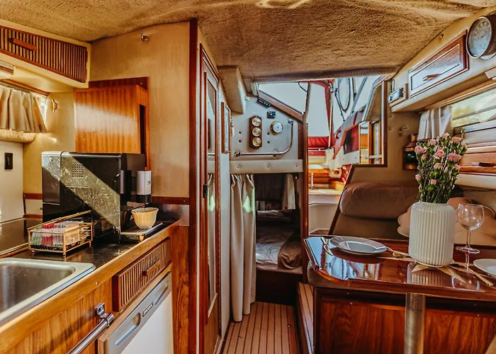 Yacht - Boat - Pedal Boat, Motorboat Free Hotel en barco Mielno (Koszalin)